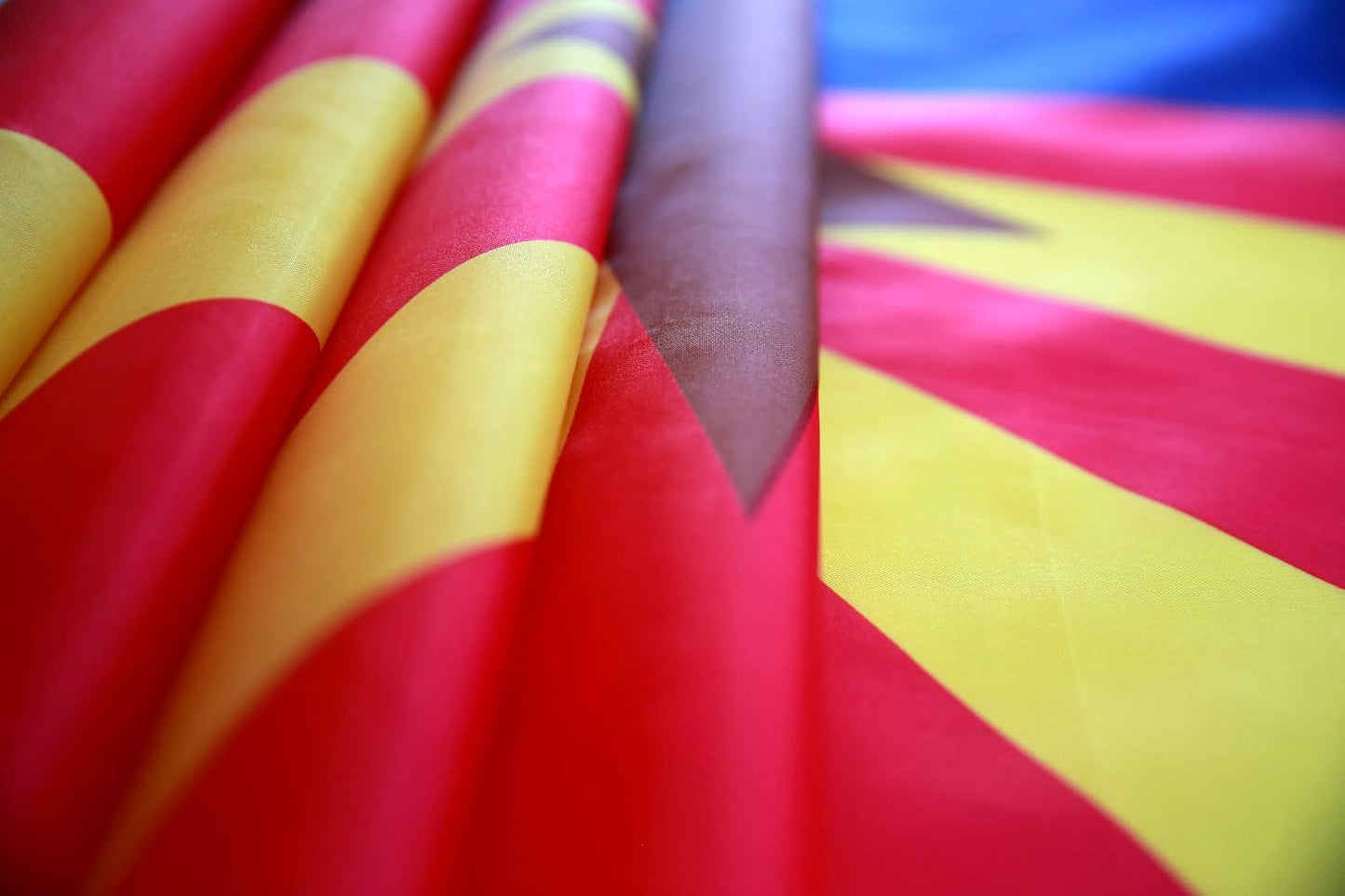 3X5 Arizona Flag - Arizona State Flag with Two Brass Grommets, 100% Polyester Fabric, and Double Stitched Edges, 3X5 Arizona State Flag, 3X5 State Flag of Arizona